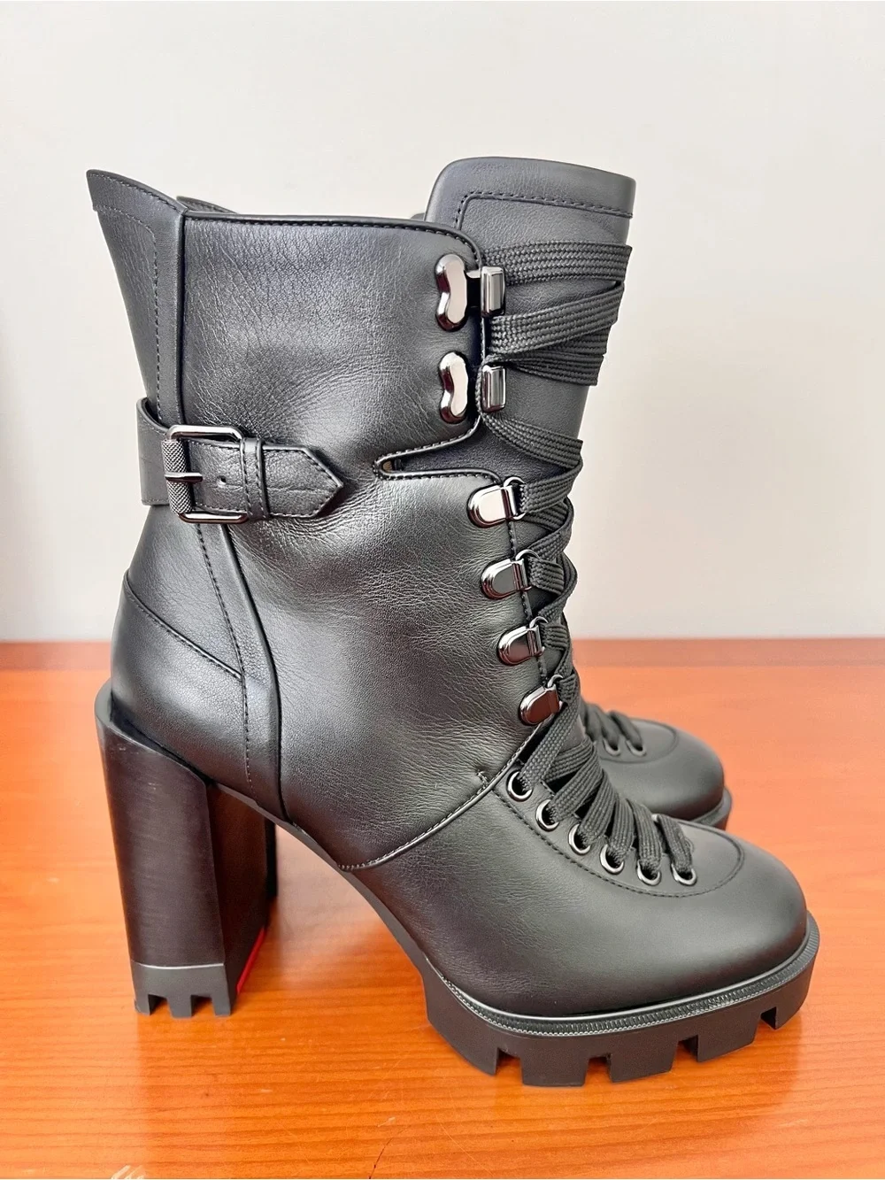 Christian Louboutin Macademia 100 Black Leather Ankle Buckle   Ankle Boots Sz 38